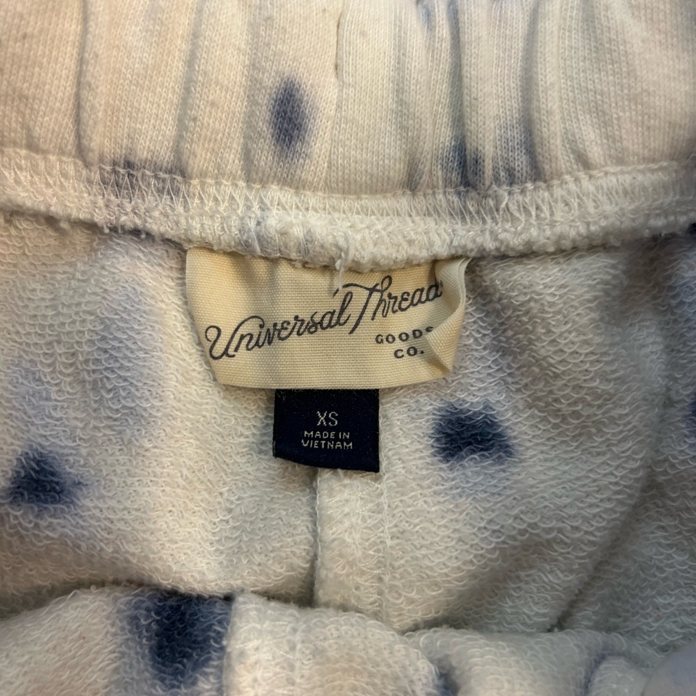 Universal Thread shorts - Picture 2 of 4